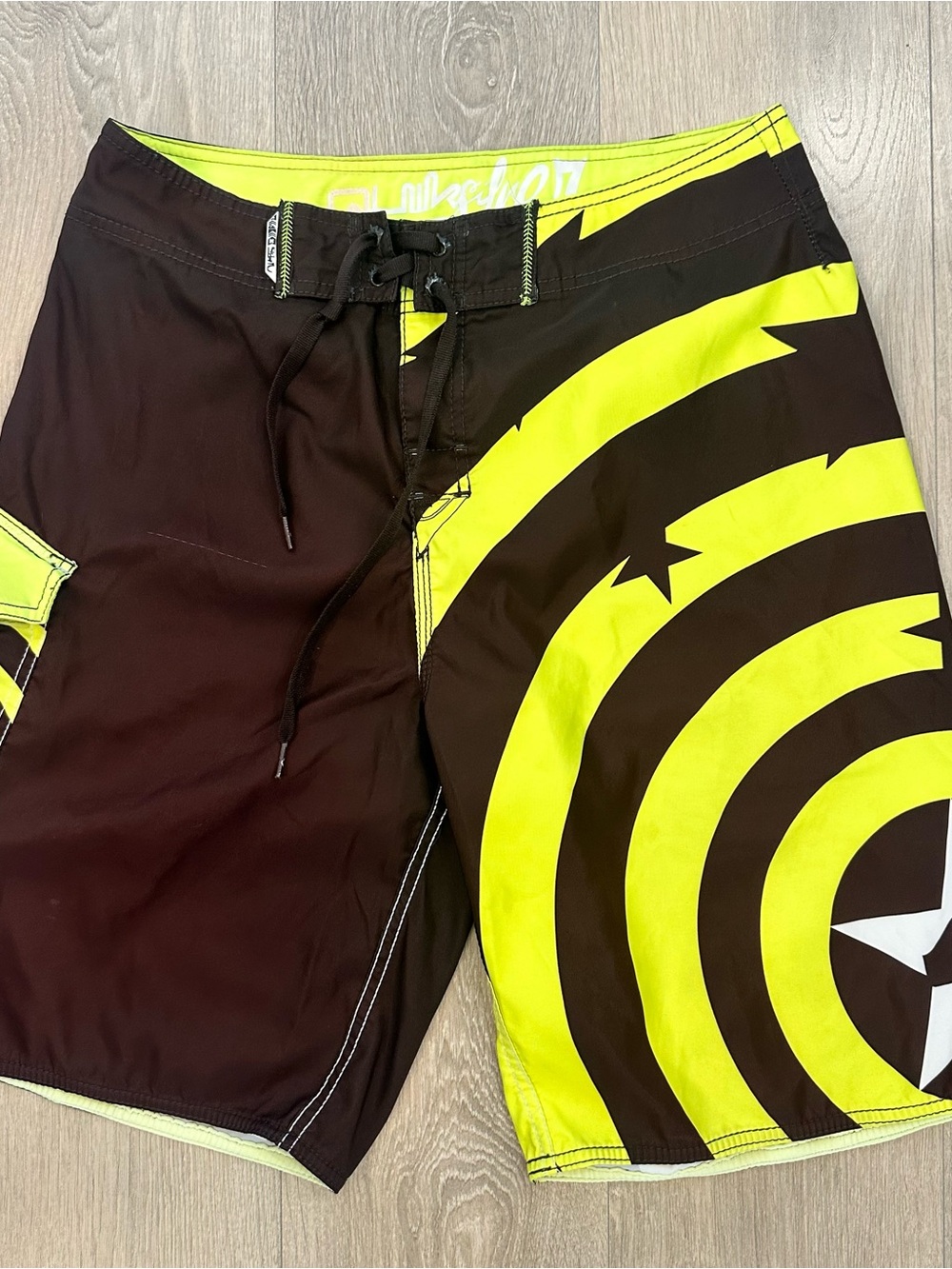 Vintage Y2K Quiksilver Men’s Black & Neon Yellow Target Board Shorts